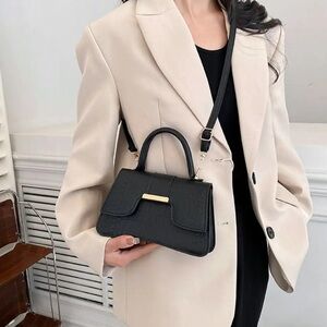 Versatile : Chic and Compact: Shoulder Bag Alligator Pattern Small Square Bag